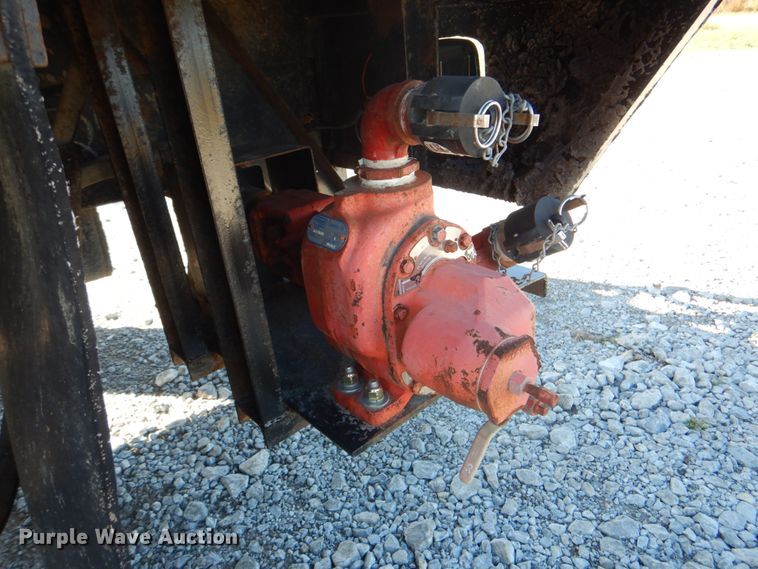 image for item JN9073 2005 Chevrolet C5500  flatbed truck