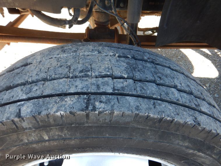 image for item JN9073 2005 Chevrolet C5500  flatbed truck