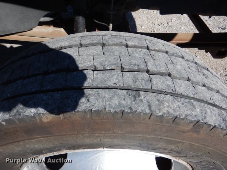 image for item JN9073 2005 Chevrolet C5500  flatbed truck