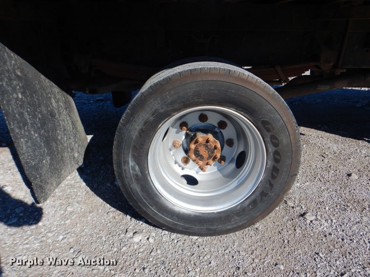 image for item JN9073 2005 Chevrolet C5500  flatbed truck