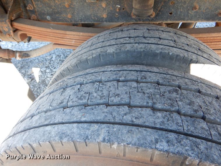 image for item JN9073 2005 Chevrolet C5500  flatbed truck