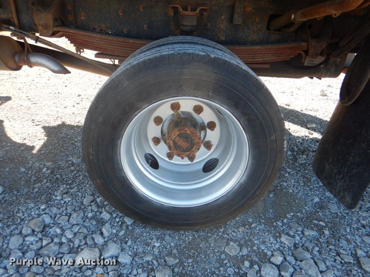 image for item JN9073 2005 Chevrolet C5500  flatbed truck