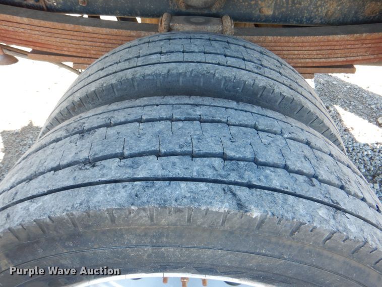 image for item JN9073 2005 Chevrolet C5500  flatbed truck