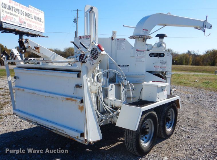 image for item JN9076 Brush Bandit 280XP  wood chipper