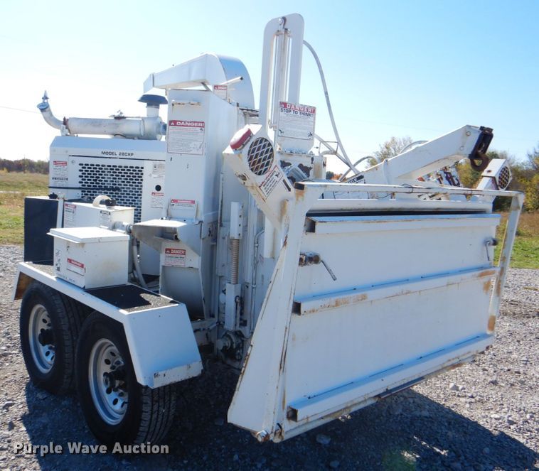 image for item JN9076 Brush Bandit 280XP  wood chipper