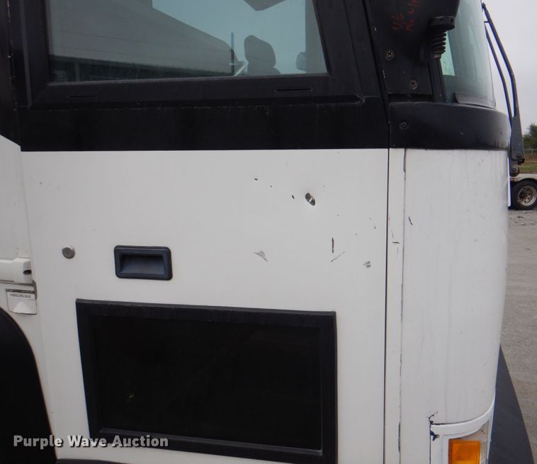 image for item JS9224 1999 Motor Coach Industries 102-DL3  coach bus