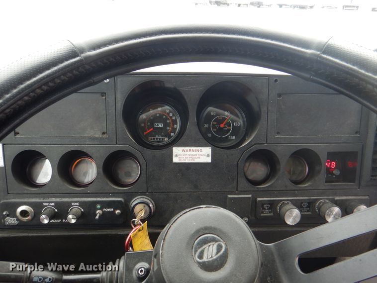 image for item JS9224 1999 Motor Coach Industries 102-DL3  coach bus