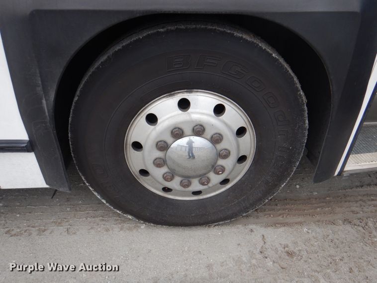 image for item JS9224 1999 Motor Coach Industries 102-DL3  coach bus