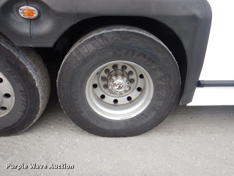 image for item JS9224 1999 Motor Coach Industries 102-DL3  coach bus