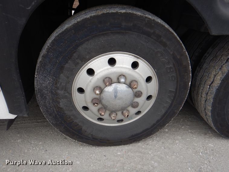 image for item JS9224 1999 Motor Coach Industries 102-DL3  coach bus