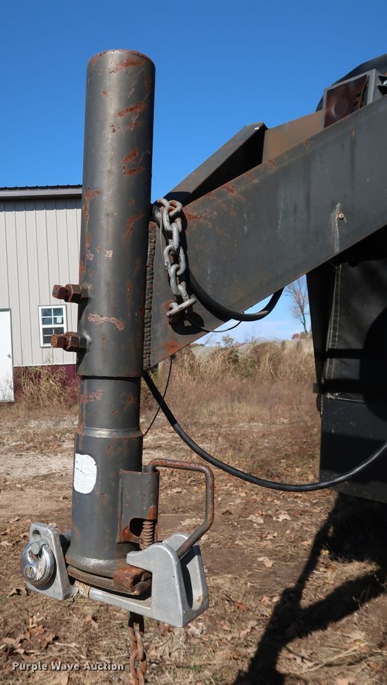 image for item JS9786 2005 Neckover GL24-2-6K  livestock trailer