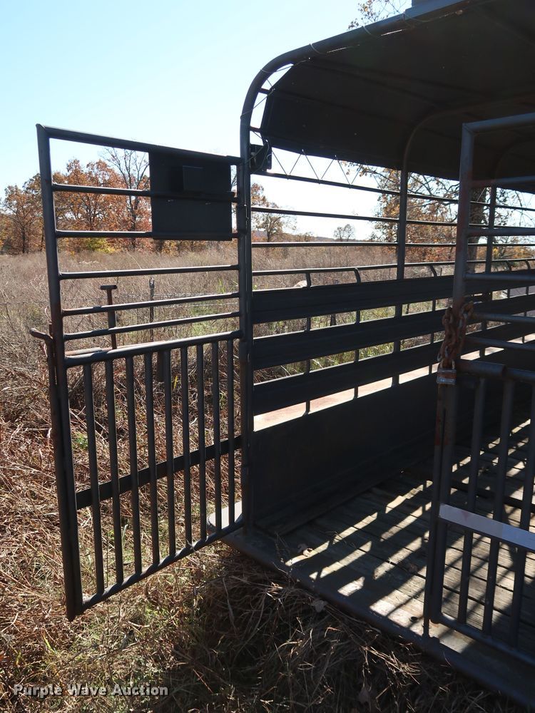 image for item JS9786 2005 Neckover GL24-2-6K  livestock trailer