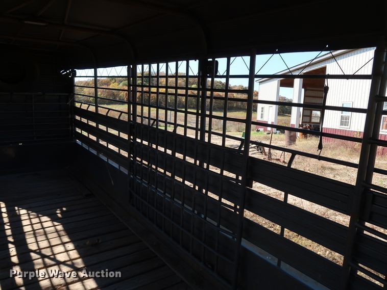 image for item JS9786 2005 Neckover GL24-2-6K  livestock trailer