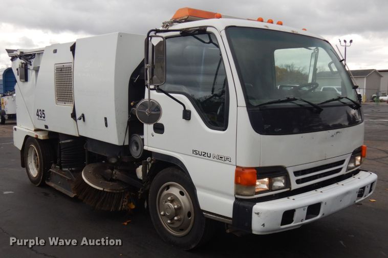 image for item KK9703 2004 Isuzu NQR  street sweeper truck