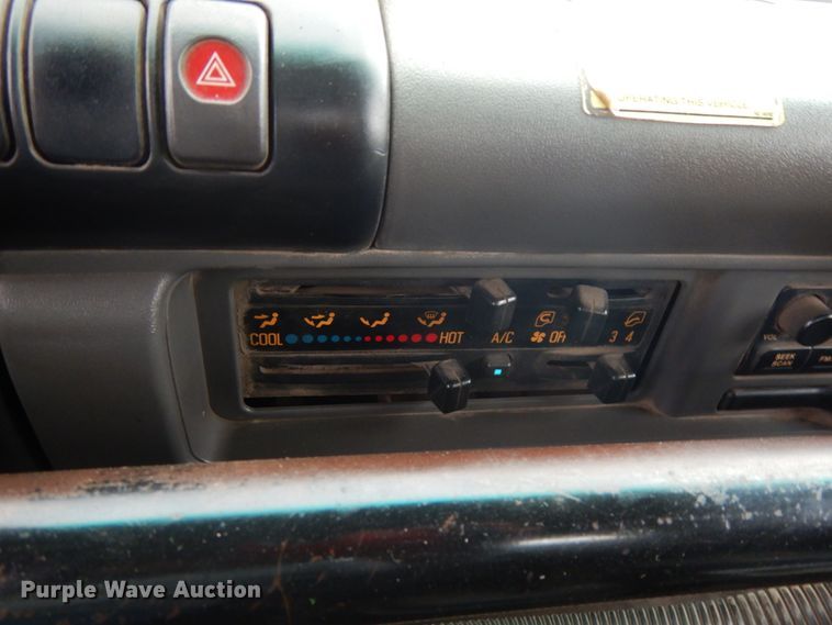 image for item KK9703 2004 Isuzu NQR  street sweeper truck