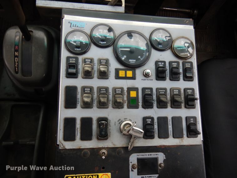 image for item KK9703 2004 Isuzu NQR  street sweeper truck