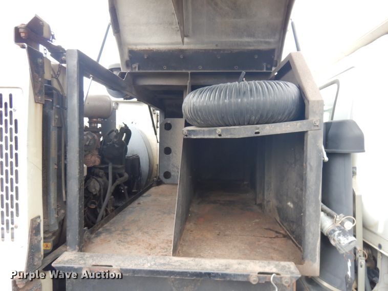 image for item KK9703 2004 Isuzu NQR  street sweeper truck