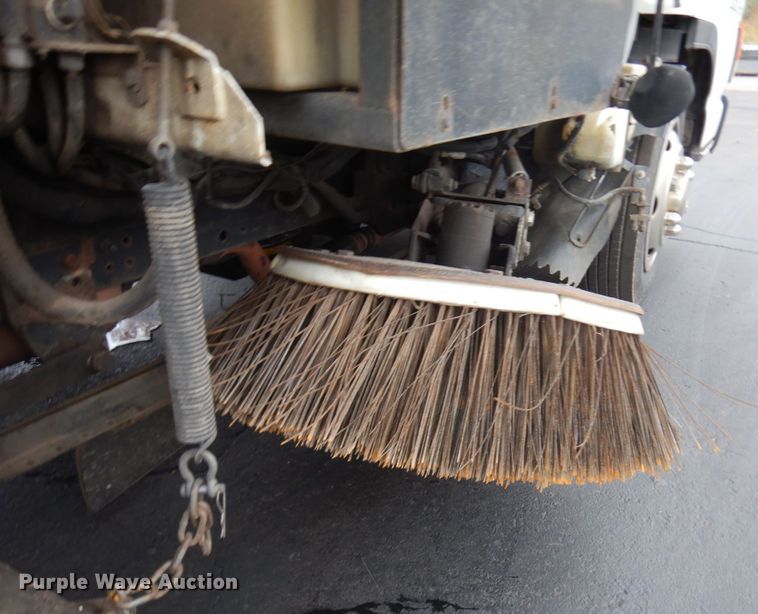 image for item KK9703 2004 Isuzu NQR  street sweeper truck