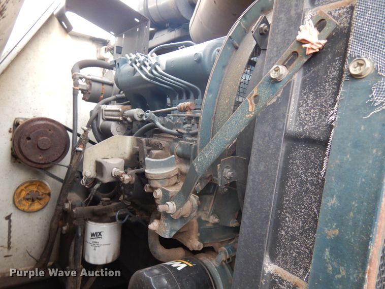 image for item KK9703 2004 Isuzu NQR  street sweeper truck