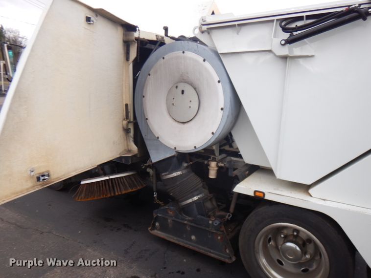 image for item KK9703 2004 Isuzu NQR  street sweeper truck