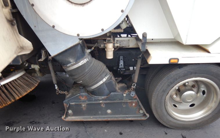 image for item KK9703 2004 Isuzu NQR  street sweeper truck