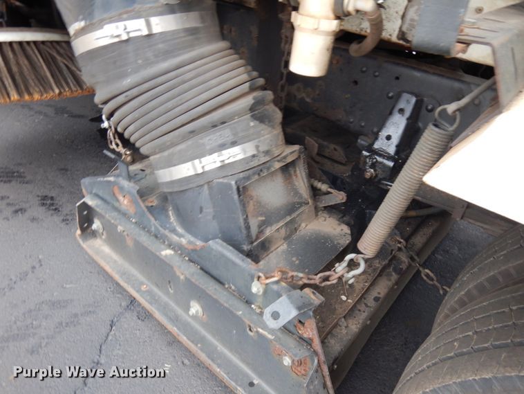 image for item KK9703 2004 Isuzu NQR  street sweeper truck