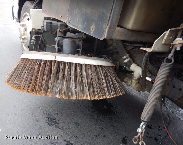 image for item KK9703 2004 Isuzu NQR  street sweeper truck