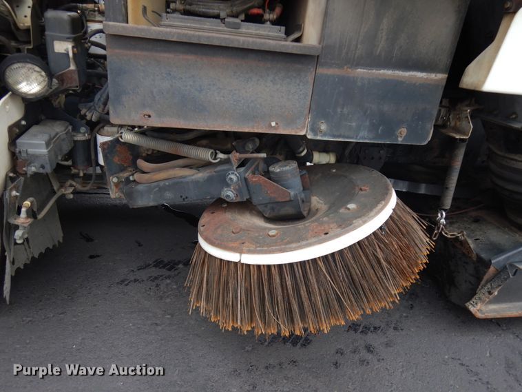 image for item KK9703 2004 Isuzu NQR  street sweeper truck