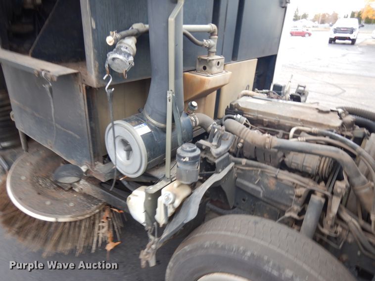 image for item KK9703 2004 Isuzu NQR  street sweeper truck