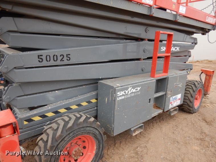 image for item KK9709 Skyjack SJ9250  scissor lift