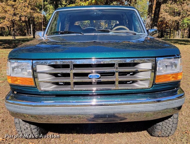 image for item KQ9089 1993 Ford Bronco Eddie Bauer  SUV