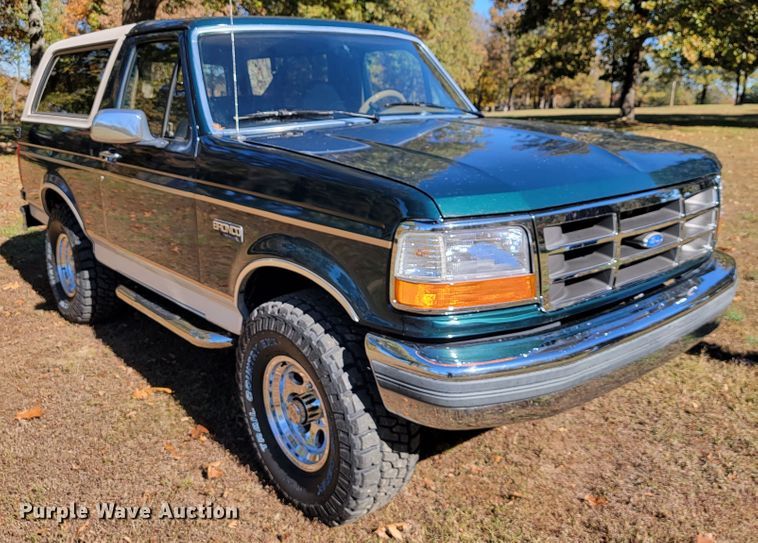 image for item KQ9089 1993 Ford Bronco Eddie Bauer  SUV