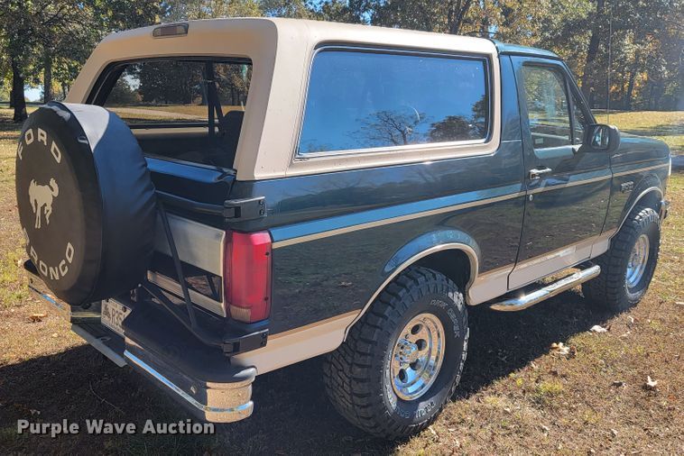 image for item KQ9089 1993 Ford Bronco Eddie Bauer  SUV