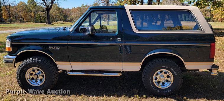 image for item KQ9089 1993 Ford Bronco Eddie Bauer  SUV