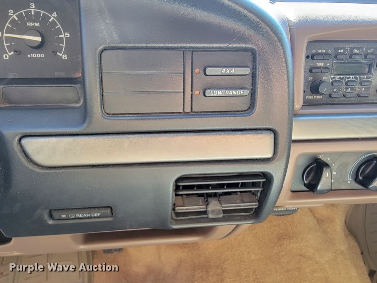 image for item KQ9089 1993 Ford Bronco Eddie Bauer  SUV