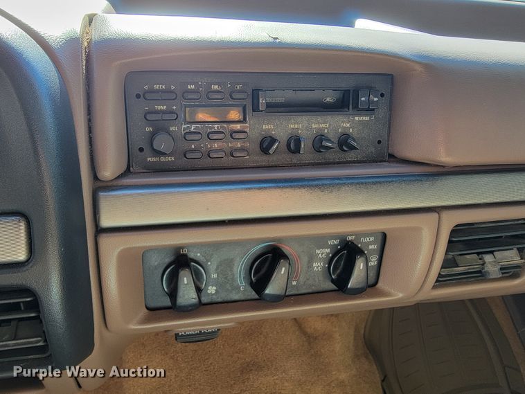 image for item KQ9089 1993 Ford Bronco Eddie Bauer  SUV