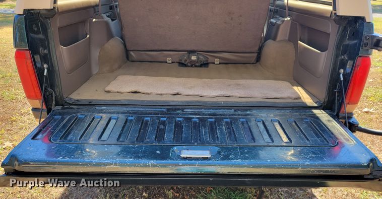 image for item KQ9089 1993 Ford Bronco Eddie Bauer  SUV