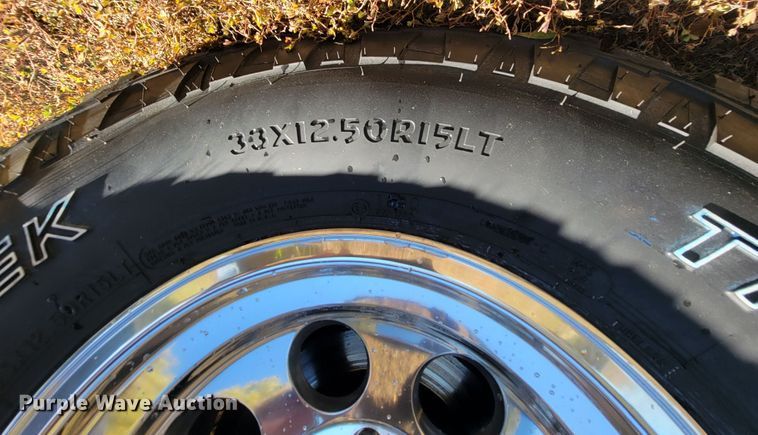 image for item KQ9089 1993 Ford Bronco Eddie Bauer  SUV