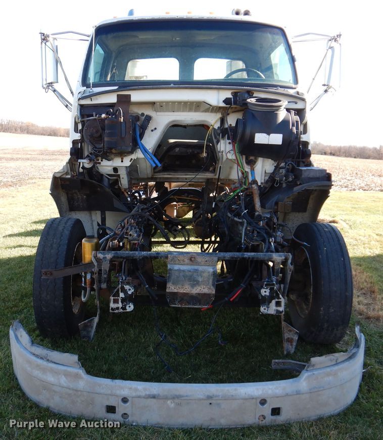 image for item KY9563 2000 Sterling AT9500  semi truck