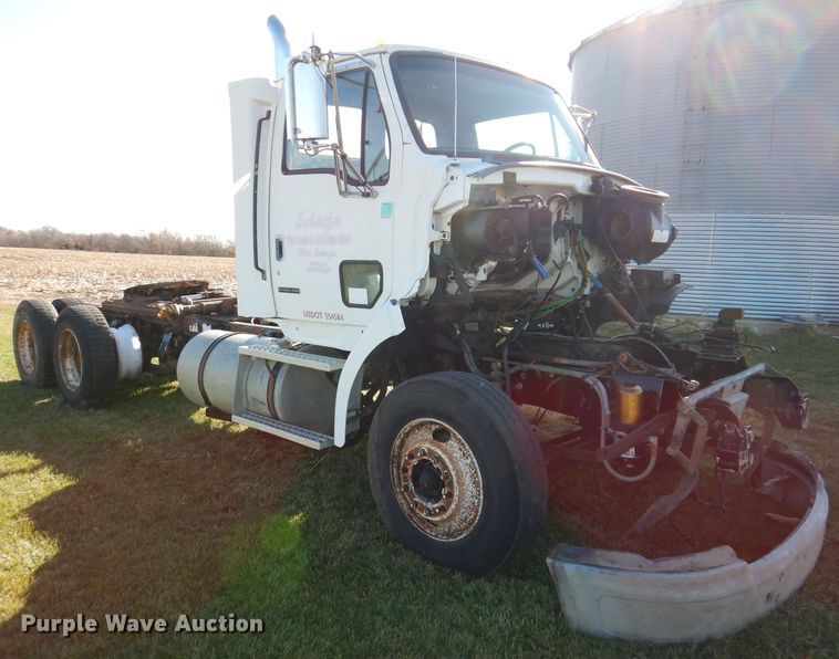 image for item KY9563 2000 Sterling AT9500  semi truck