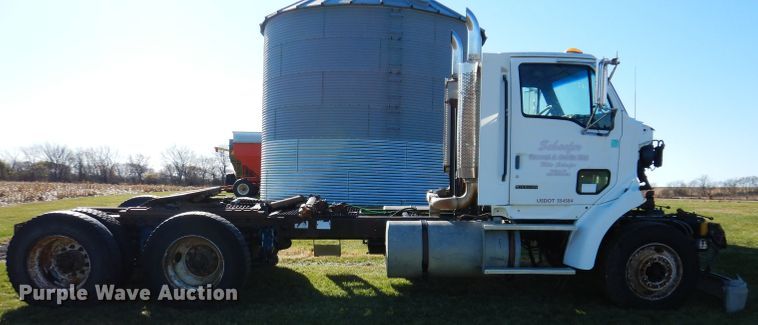 image for item KY9563 2000 Sterling AT9500  semi truck