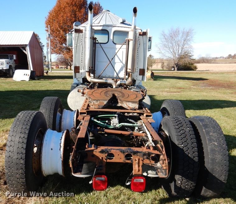 image for item KY9563 2000 Sterling AT9500  semi truck