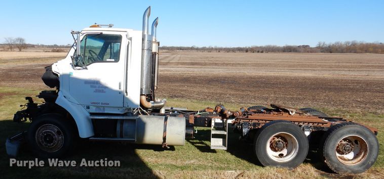 image for item KY9563 2000 Sterling AT9500  semi truck