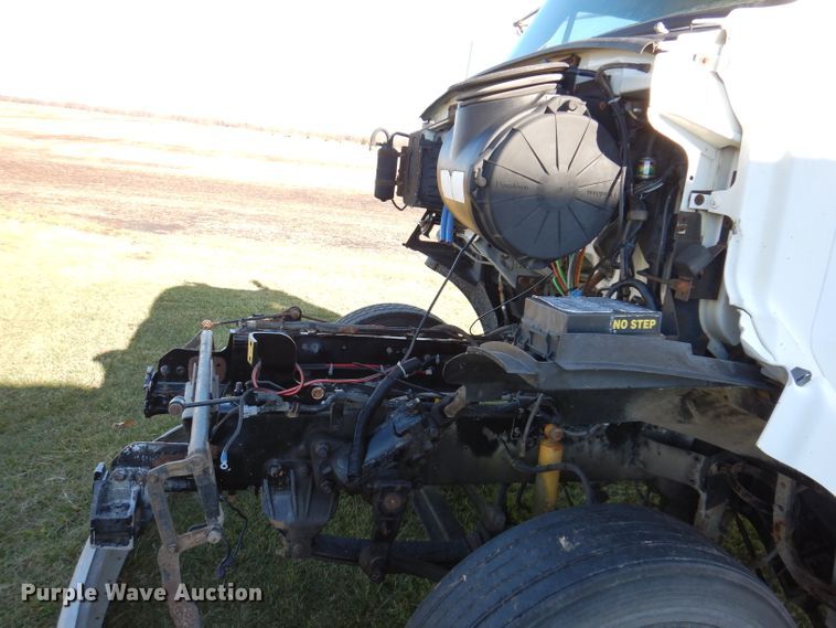 image for item KY9563 2000 Sterling AT9500  semi truck