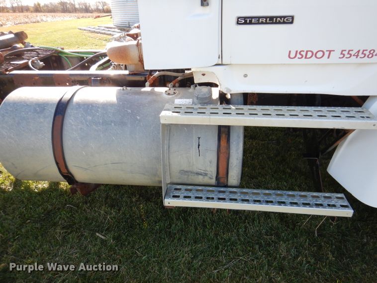 image for item KY9563 2000 Sterling AT9500  semi truck