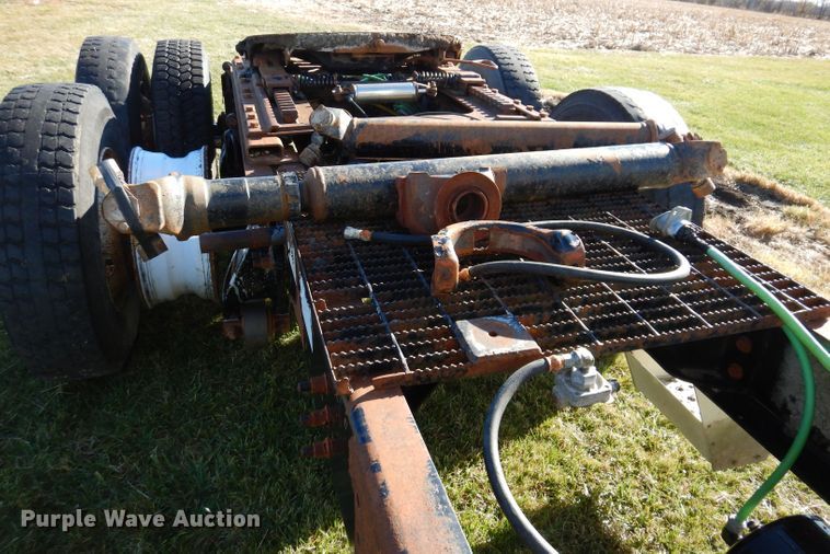 image for item KY9563 2000 Sterling AT9500  semi truck