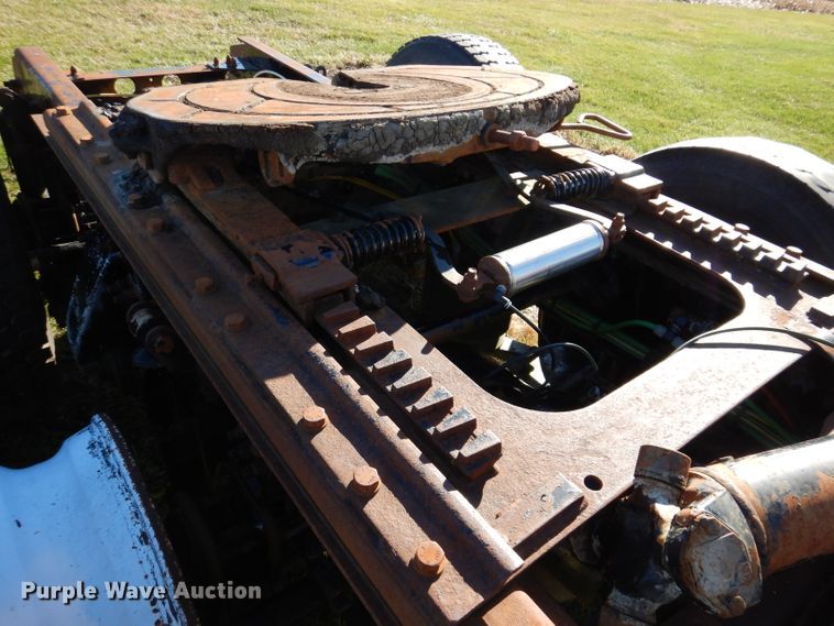 image for item KY9563 2000 Sterling AT9500  semi truck