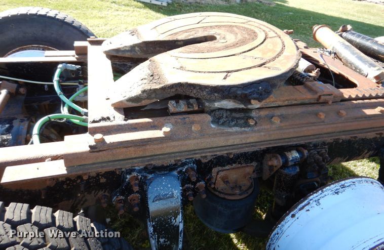 image for item KY9563 2000 Sterling AT9500  semi truck