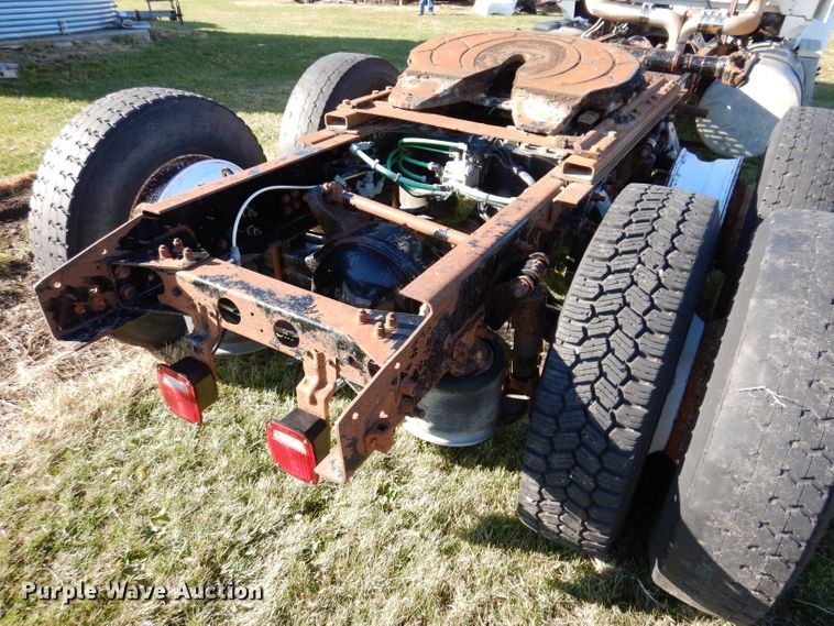 image for item KY9563 2000 Sterling AT9500  semi truck