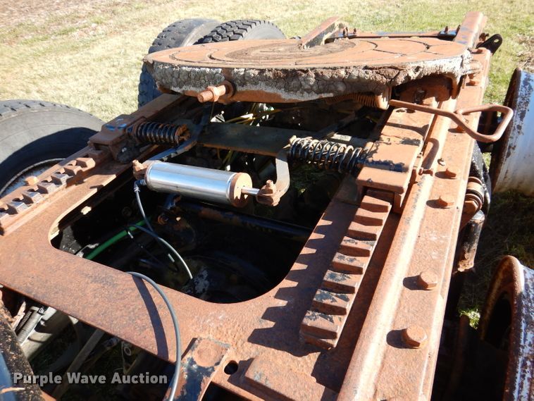 image for item KY9563 2000 Sterling AT9500  semi truck